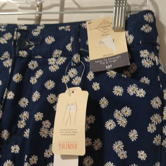 St Johns Bay secretly slender high rise blue slimming capri pants size 6P - Picture 3 of 10